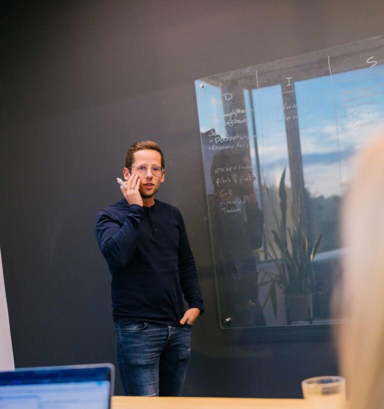 Pixel Express medewerkers aan het overleggen