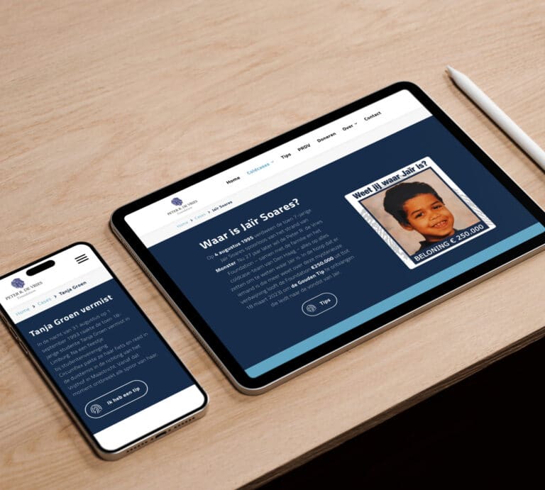 Telefoon en ipad met Peter R de Vries foundation website geopend