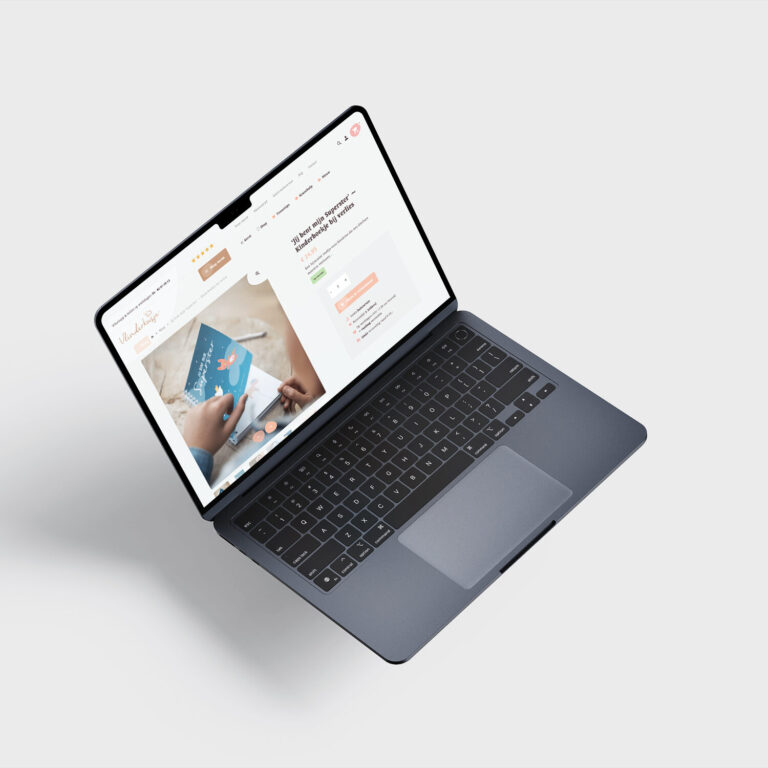 Laptop met vlinderkusje website geopend